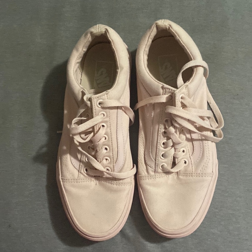 Light pink Van’s Off the Wall Sneakers women’s size 9.5